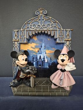 Disney Mickey & Minnie Fantasyland Plate Display